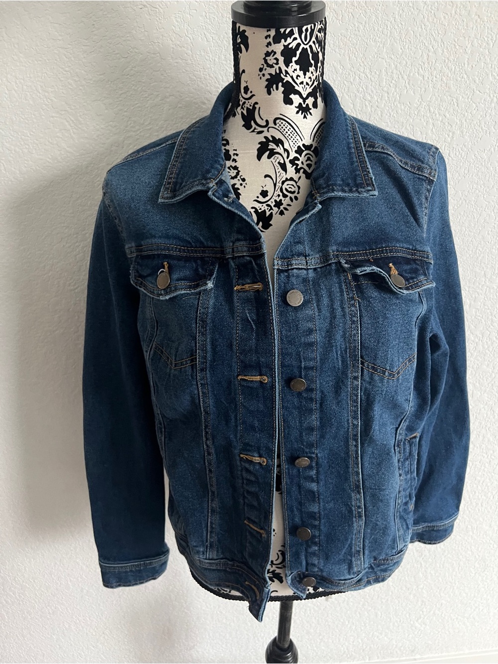 Universal Thread Freeborn Denim Jacket Women’s Large Medium Wash Stretch